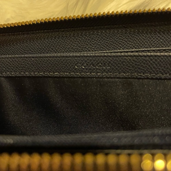 ✨Rare 💯% Authentic BOW long coach midnight blue wallet Gold-tone Hardware - Picture 4 of 9